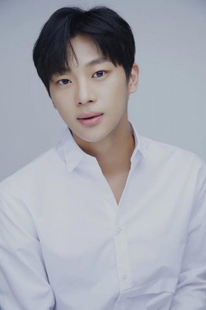 Shin Young  Lee