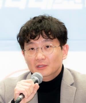 Ki Hyuk  Lee